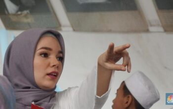 Komen Nyinyir Netizen Salah Kamar, Ini Respons Tak Terduga Dewi Sandra